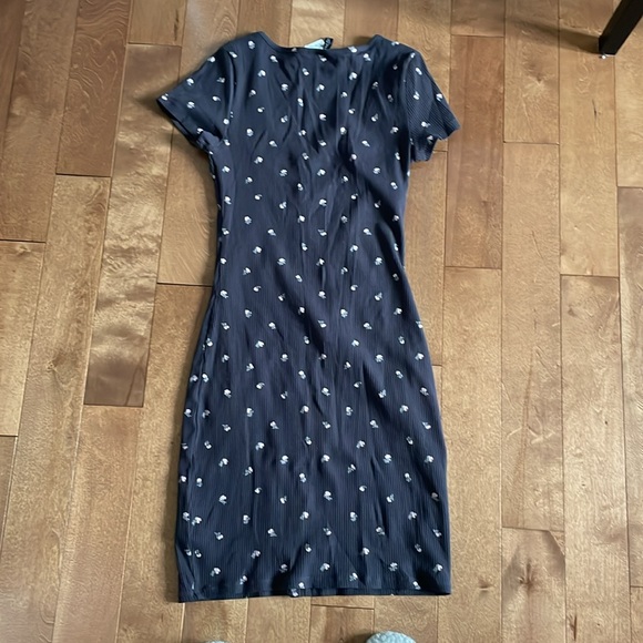 H&M Flower dress - Picture 2 of 3